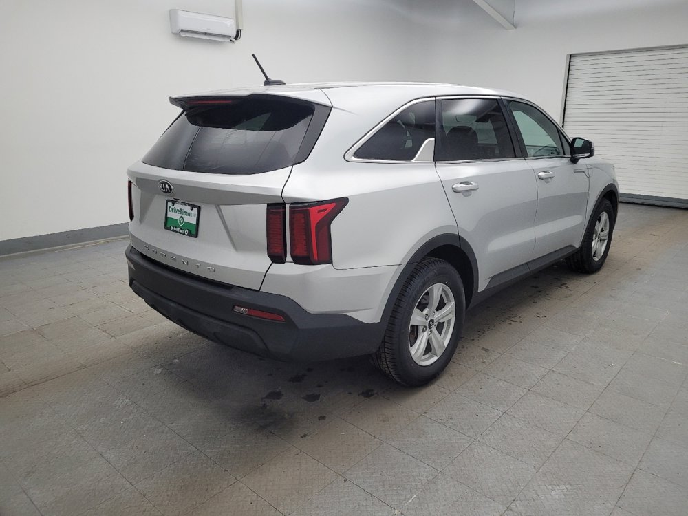 Used 2021 Kia Sorento LX image 9