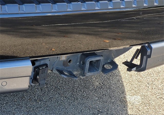 Used 2023 Nissan Armada SV image 8