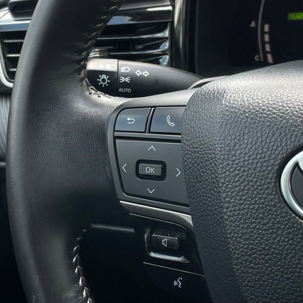Used 2025 Toyota Camry SE FWD image 14