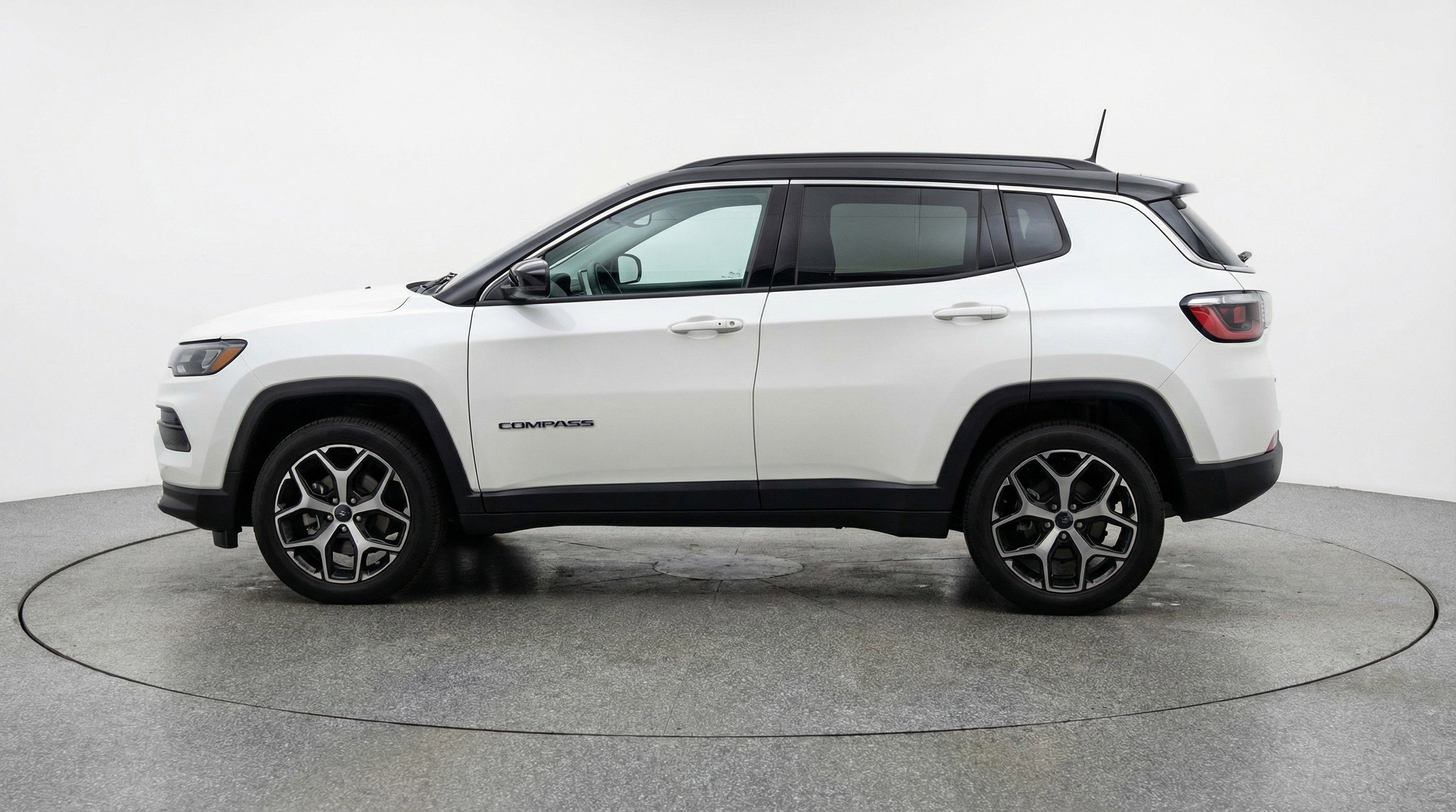 Used 2025 Jeep Compass Limited image 5