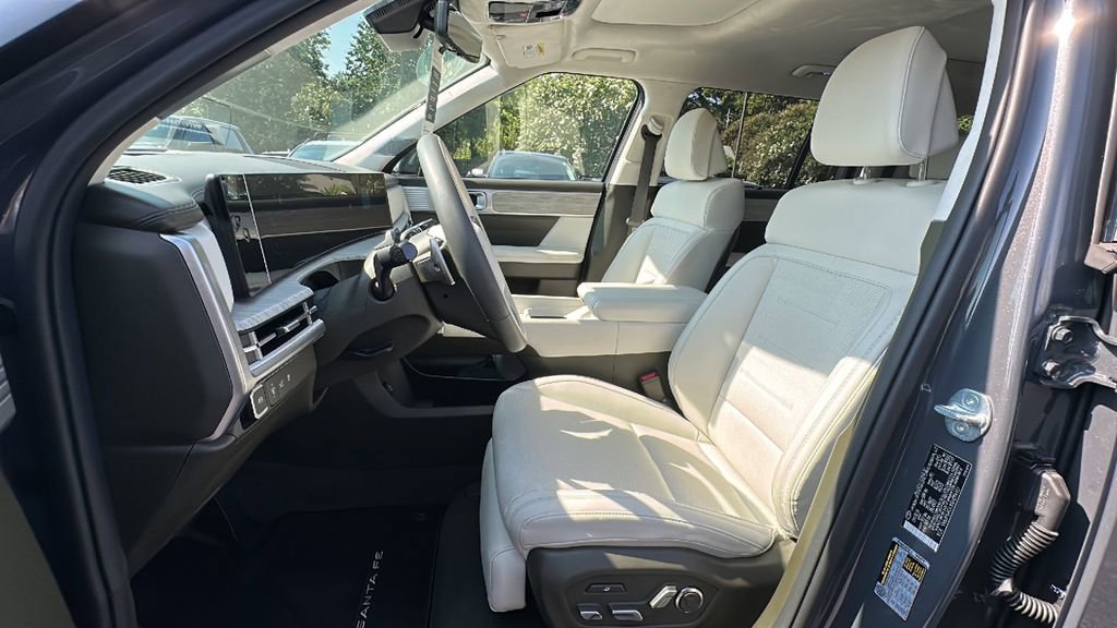 Used 2025 Hyundai Santa Fe Calligraphy w/ Tow & Go Package image 9