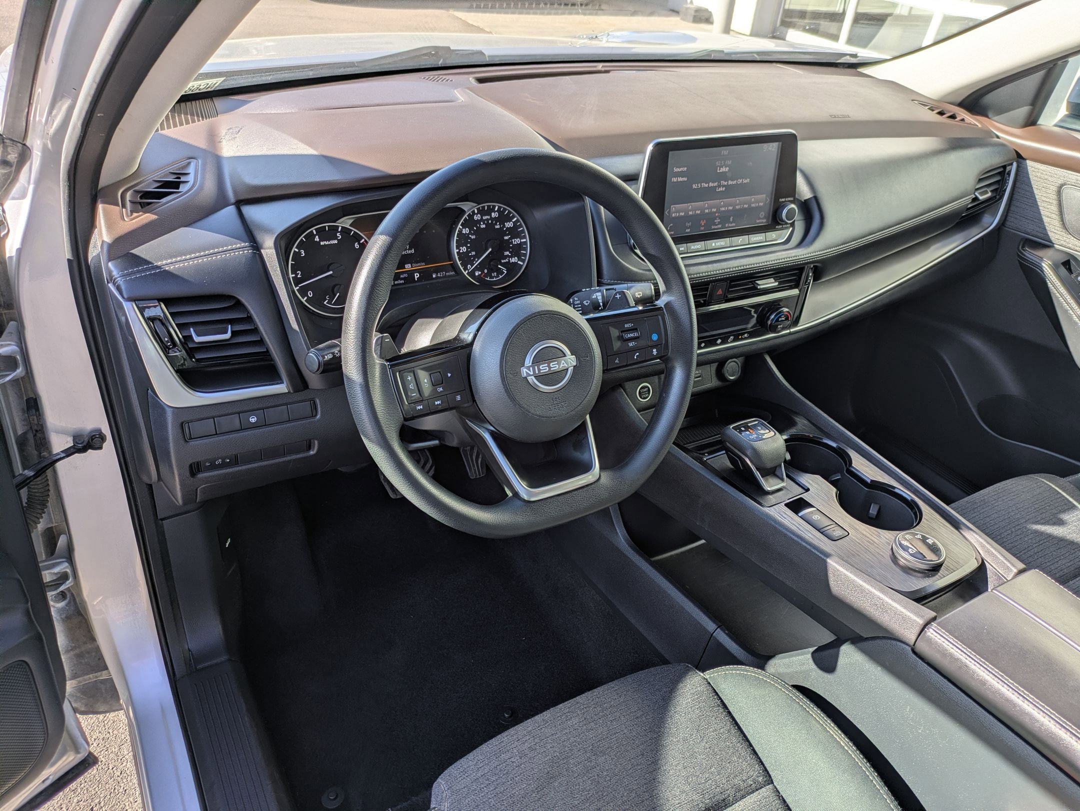 Used 2022 Nissan Rogue SV image 16