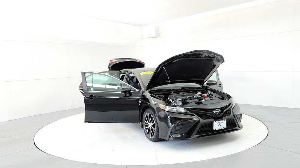 Certified 2024 Toyota Camry SE w/ Cold Weather Package AWD/4WD image 9