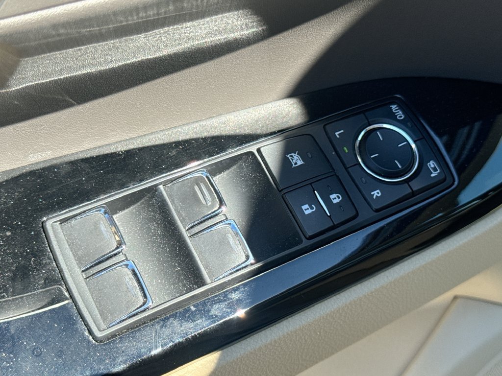 Used 2019 Lexus LX 570 4WD w/ Luxury Package image 14