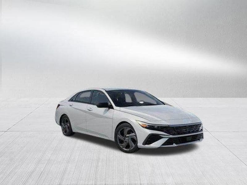 New 2026 Hyundai Elantra SEL FWD image 2