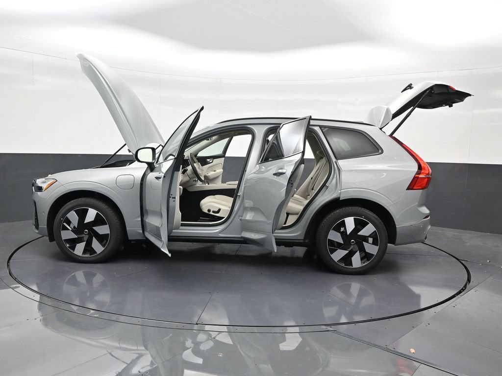 New 2025 Volvo XC60 T8 Plus w/ Protection Package Premier AWD/4WD image 31