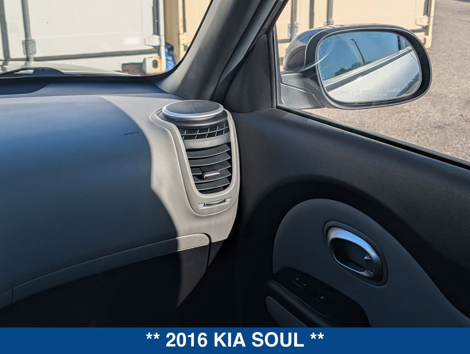 Used 2016 Kia Soul + image 17