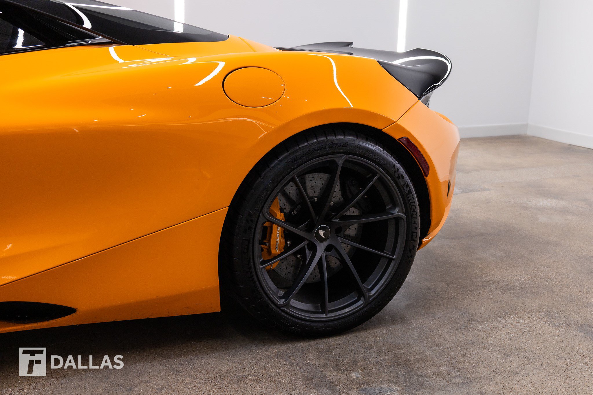 Used 2024 McLaren 750S Spider RWD image 4