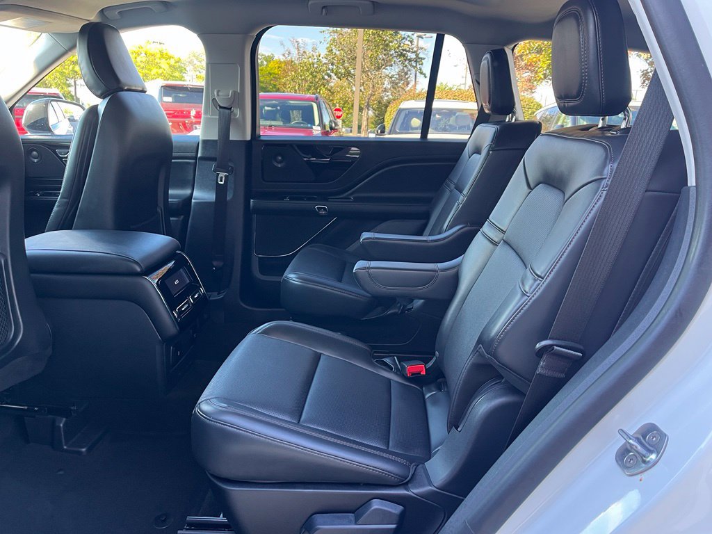 Used 2026 Lincoln Aviator AWD image 12