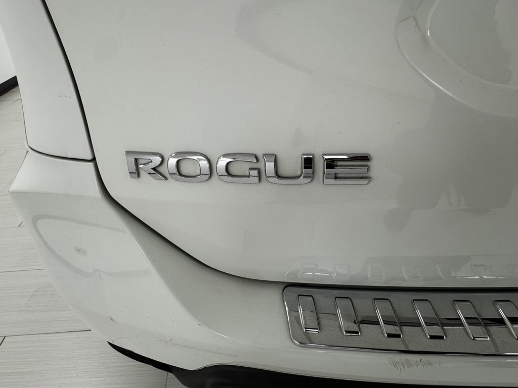 Used 2017 Nissan Rogue SV image 28