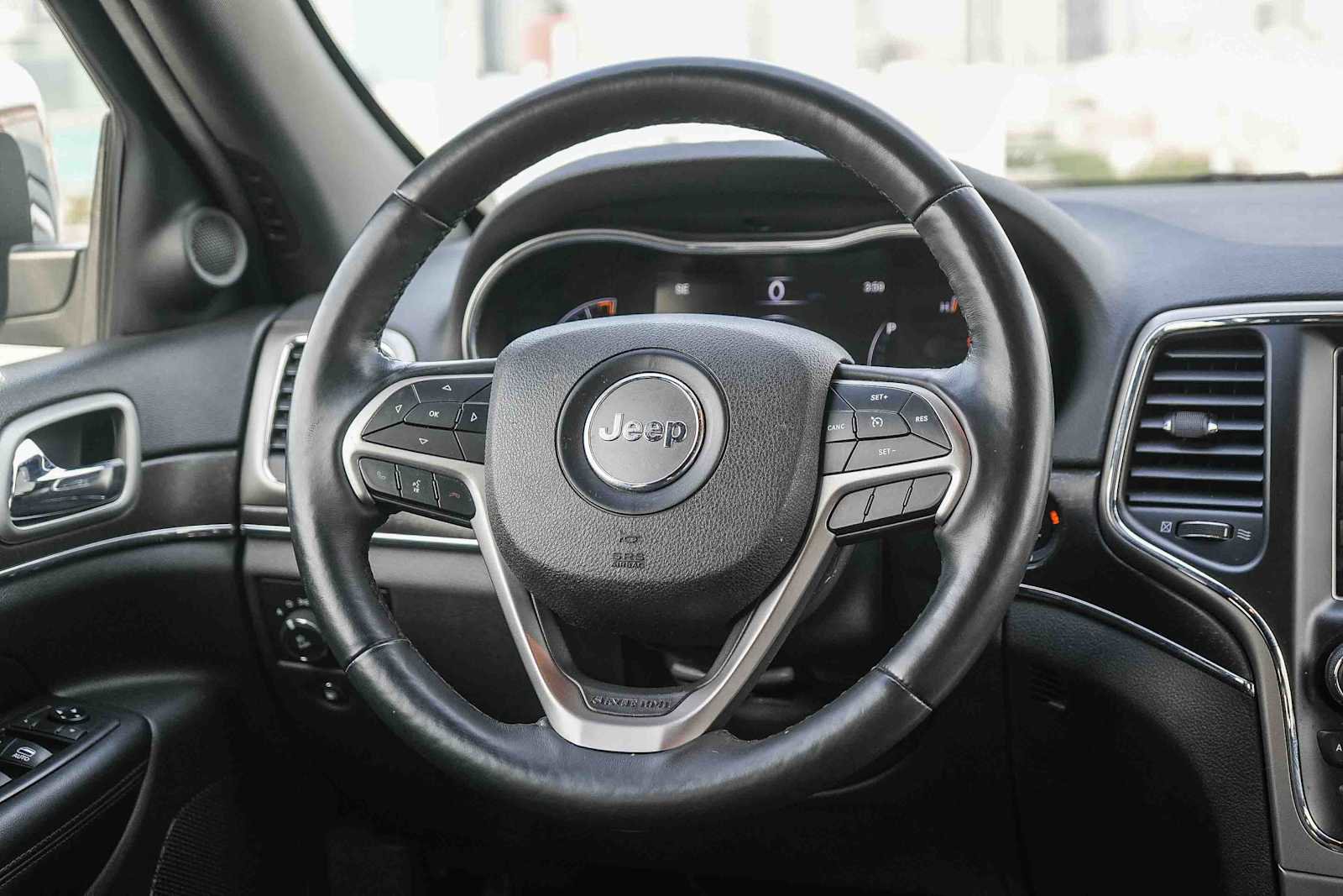 Used 2018 Jeep Grand Cherokee Limited image 15