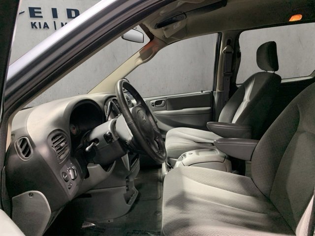 Used 2005 Chrysler Town & Country Touring image 8