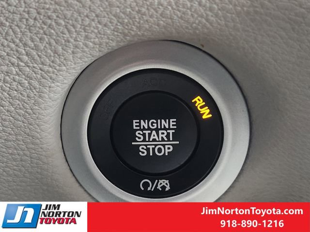 Used 2019 Chrysler Pacifica Limited w/ Tire & Wheel Group image 23