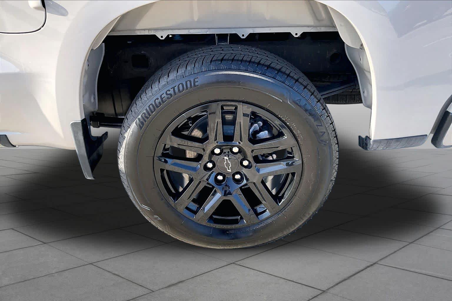 Certified 2026 Chevrolet Silverado 1500 Custom w/ LPO, Dark Essentials Package RWD image 11