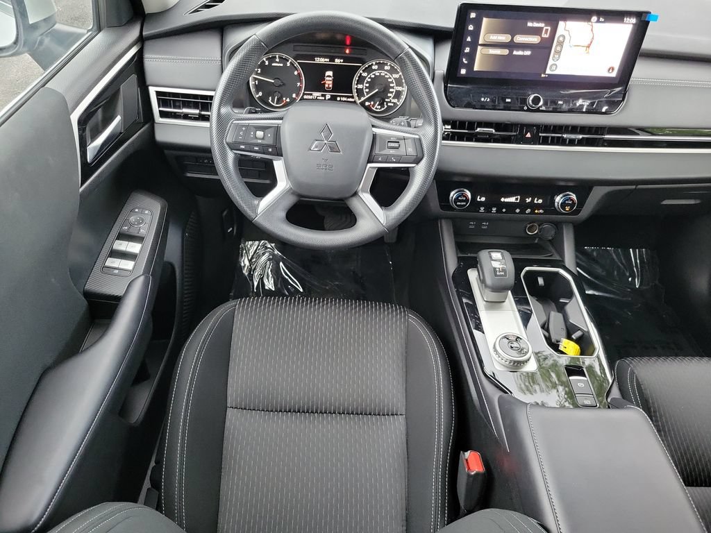 Used 2026 Mitsubishi Outlander ES FWD image 15