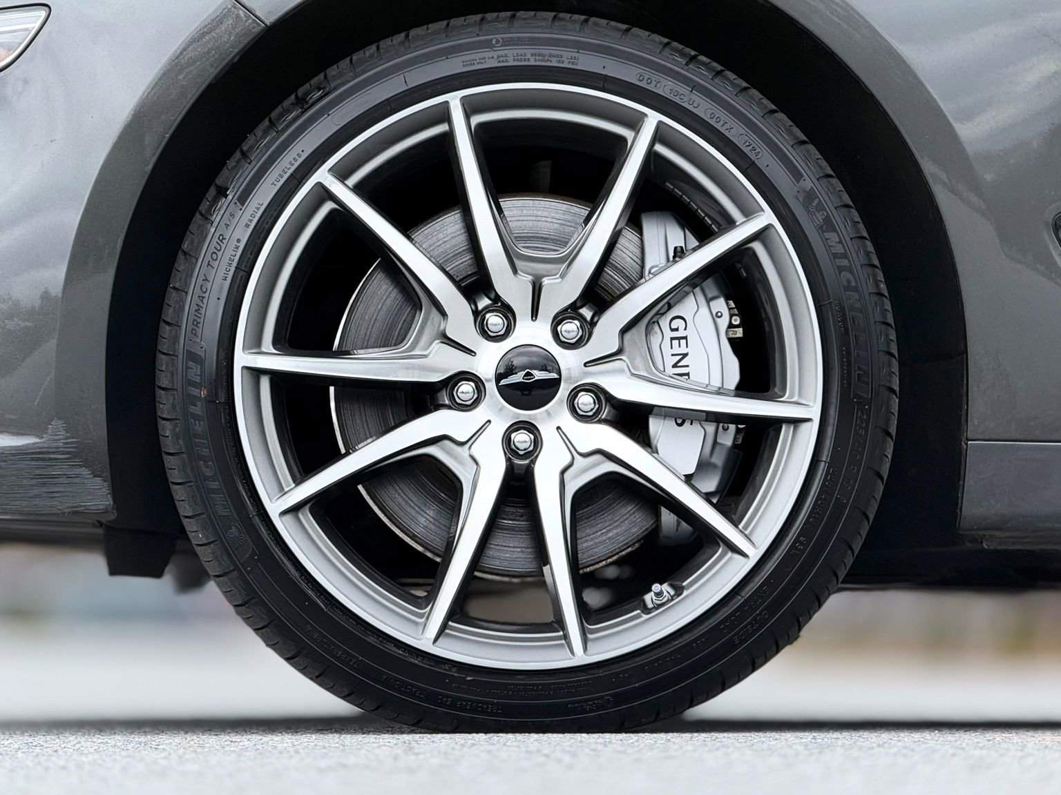 Used 2025 Genesis G70 2.5T image 17