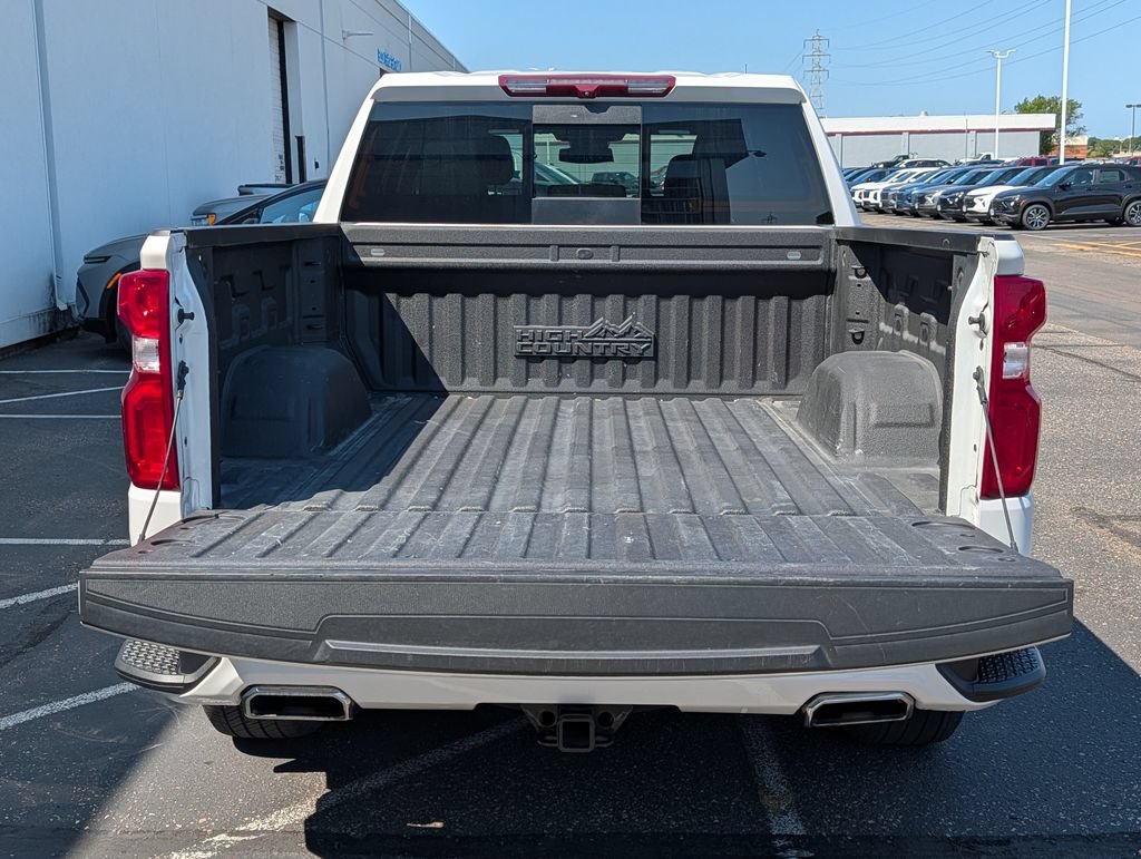Used 2023 Chevrolet Silverado 1500 High Country w/ High Country Premium Package AWD/4WD image 8