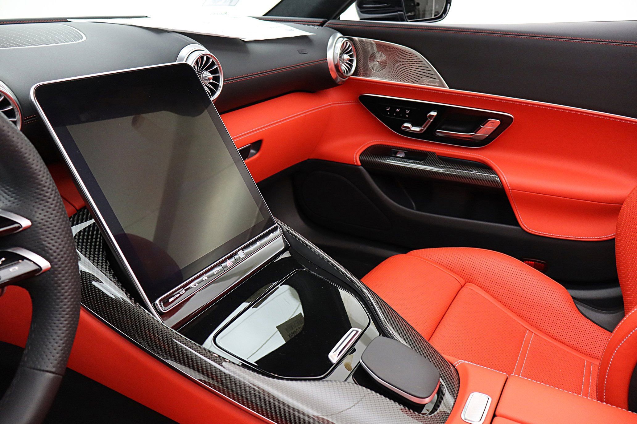 Used 2024 Mercedes-Benz SL 63 AMG 4MATIC image 34