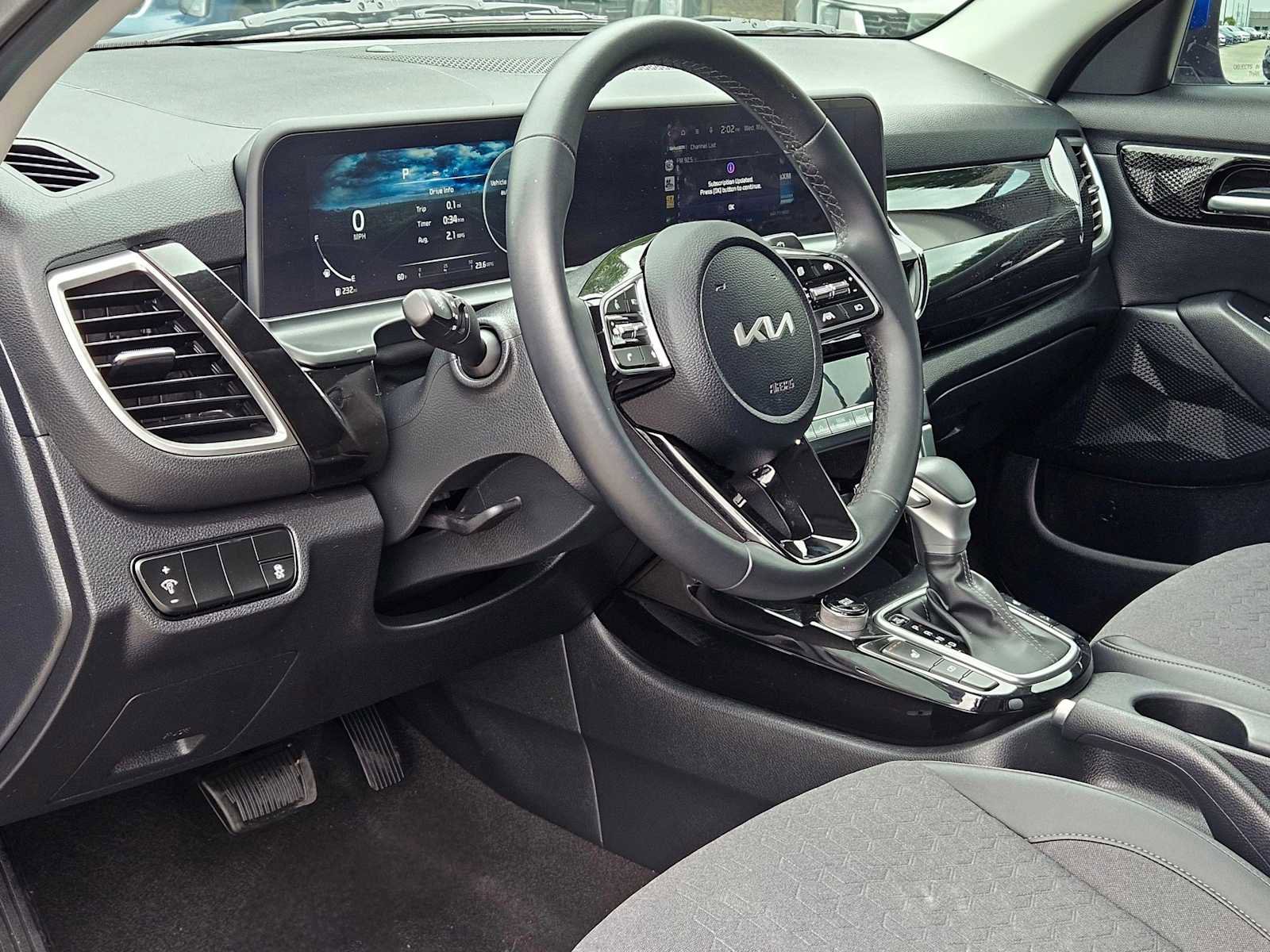 Certified 2024 Kia Seltos X-Line AWD/4WD image 2