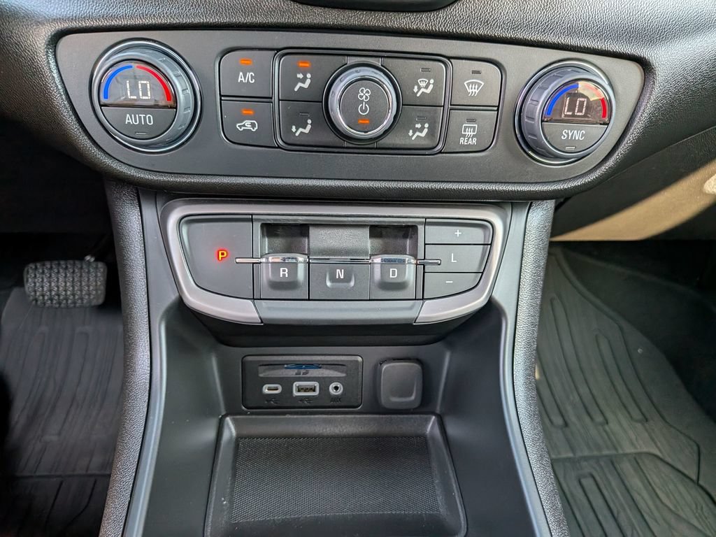 Used 2024 GMC Terrain AT4 w/ Tech Package AWD/4WD image 32