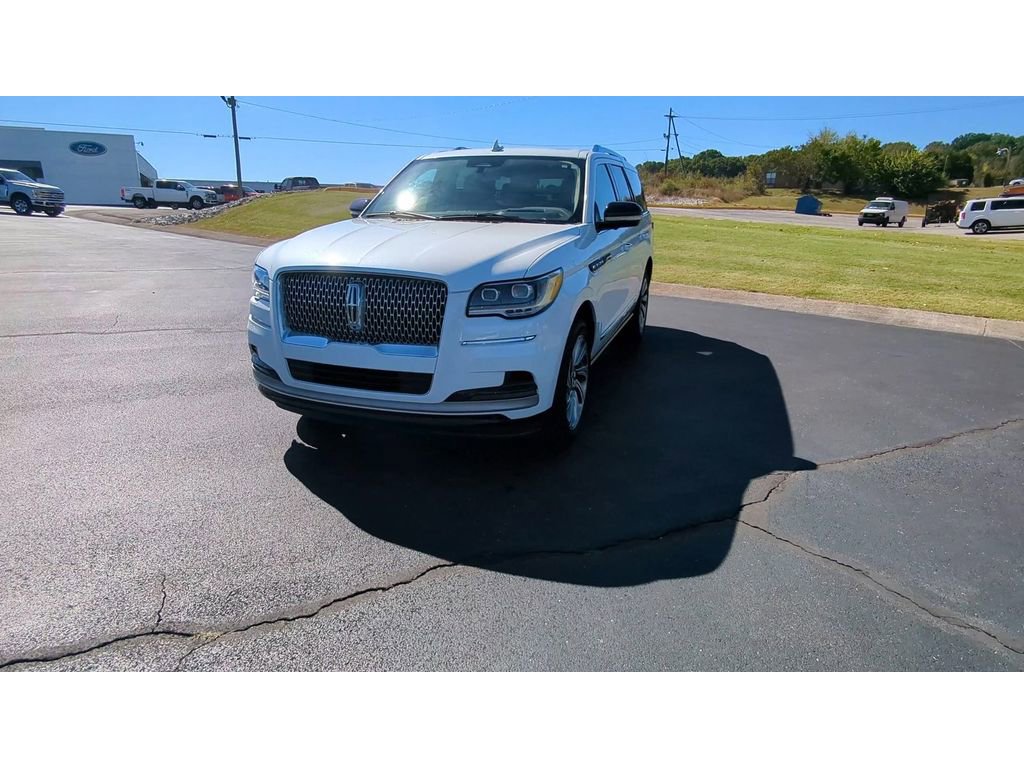 Used 2024 Lincoln Navigator Reserve image 3