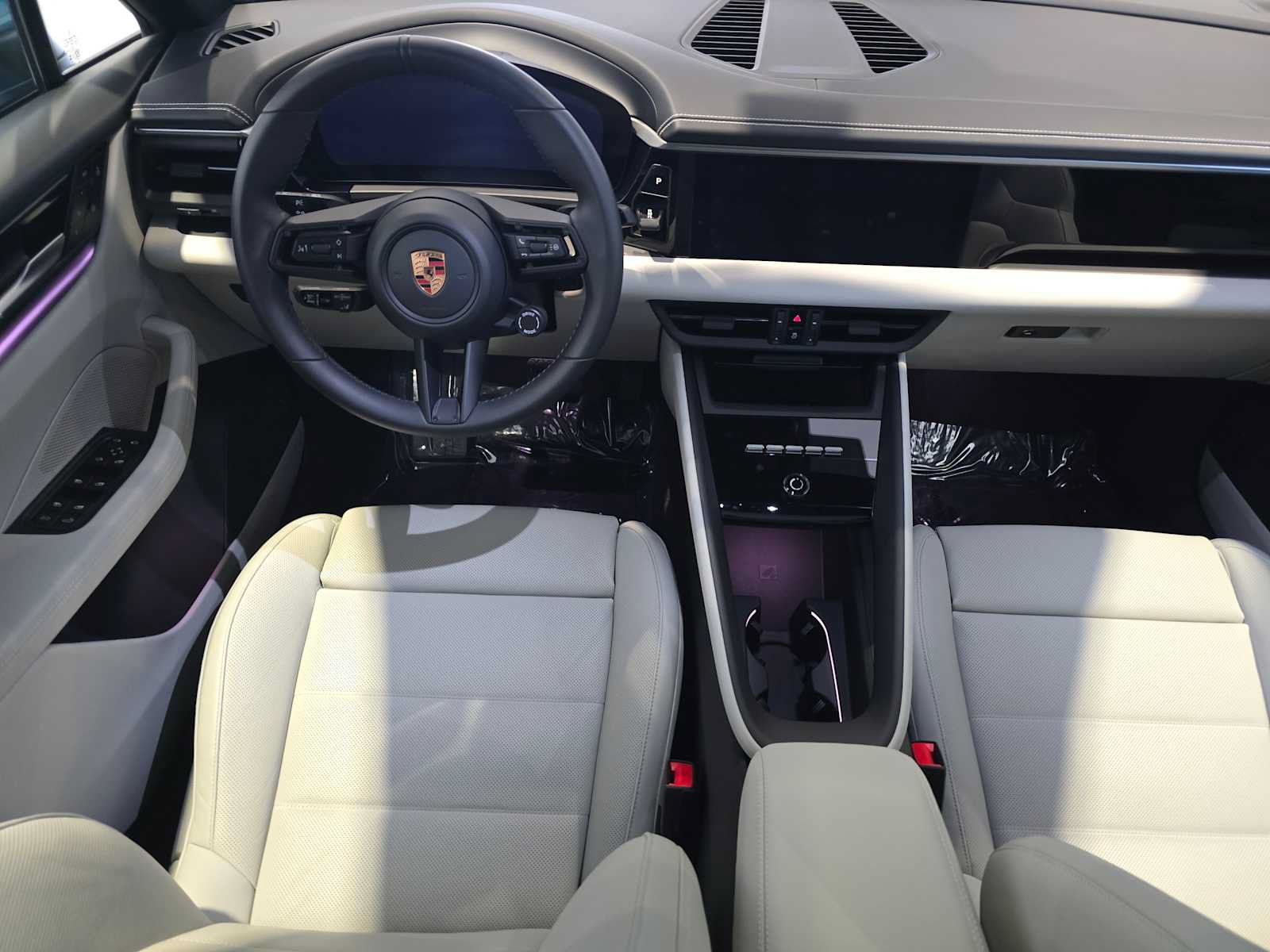 Used 2025 Porsche Macan Electric RWD image 18