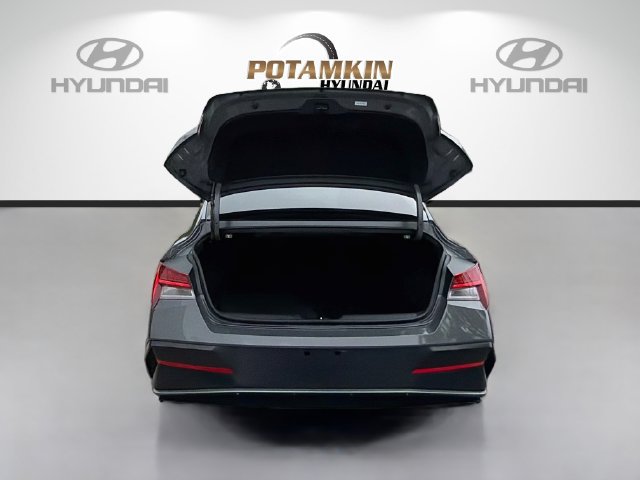 Used 2025 Hyundai Elantra SEL FWD image 24