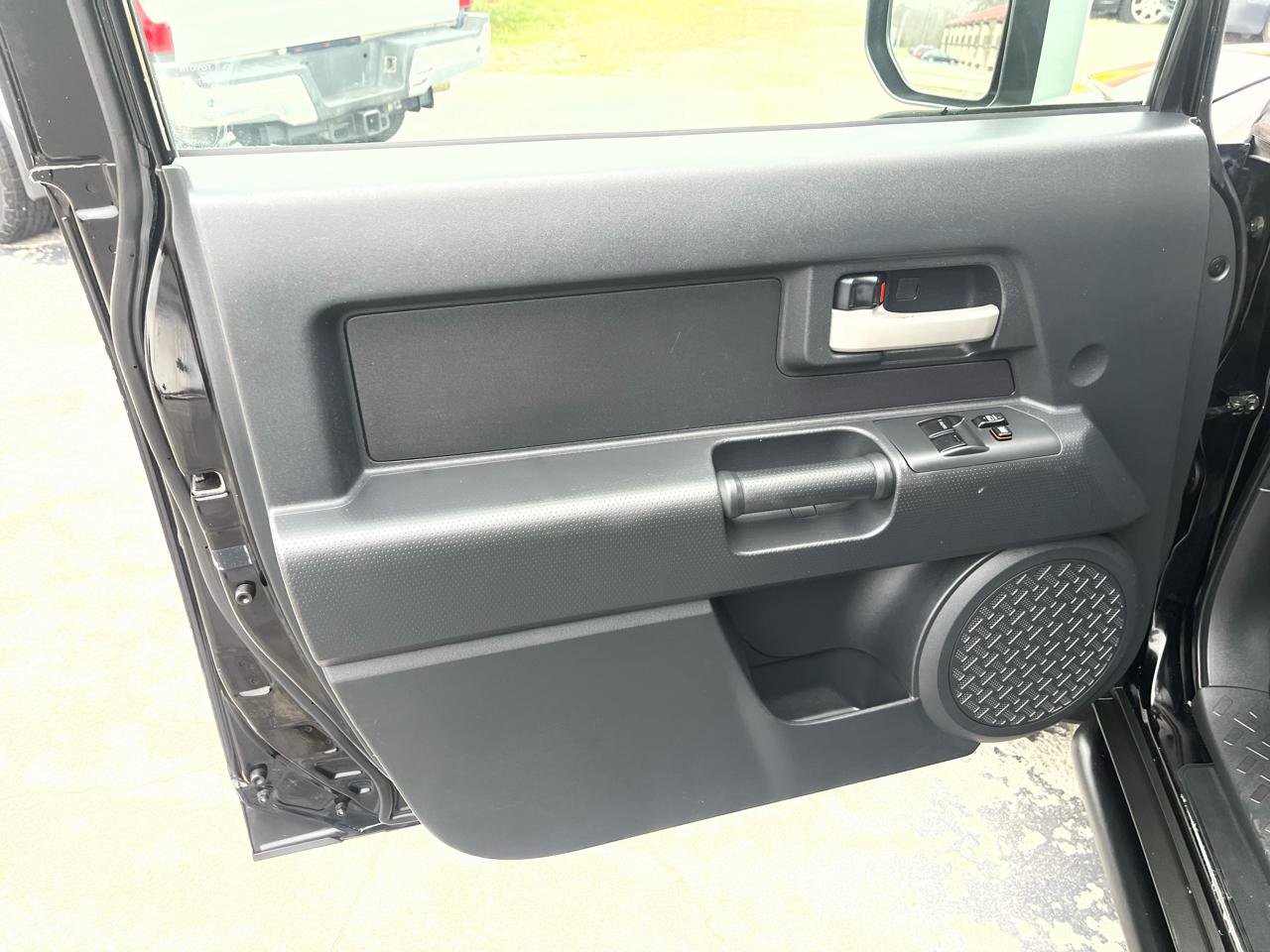Used 2011 Toyota FJ Cruiser 4WD w/ Convenience Pkg image 9
