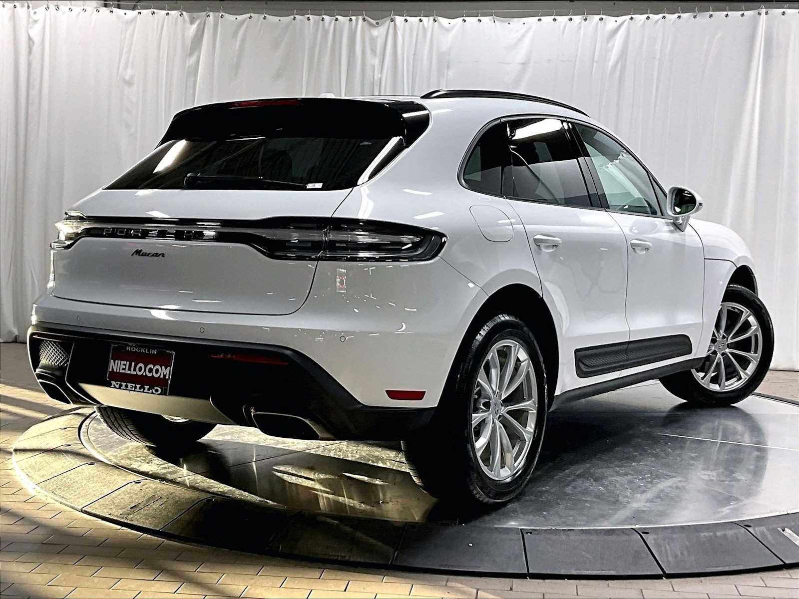 Used 2025 Porsche Macan image 10