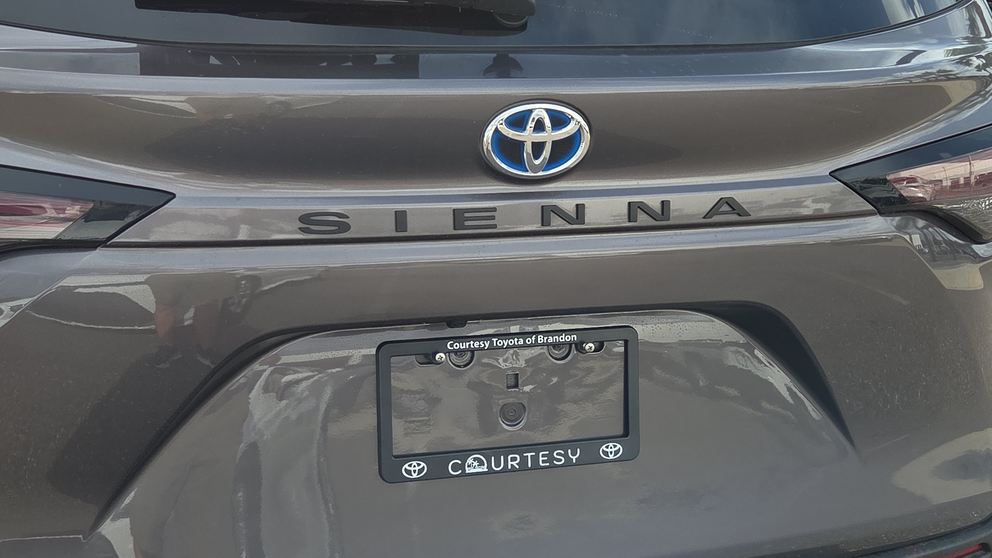 Certified 2024 Toyota Sienna XLE FWD image 11