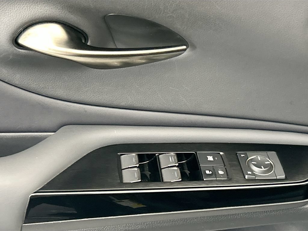 Used 2025 Lexus ES 350 w/ Accessory Package (Z2) FWD image 21