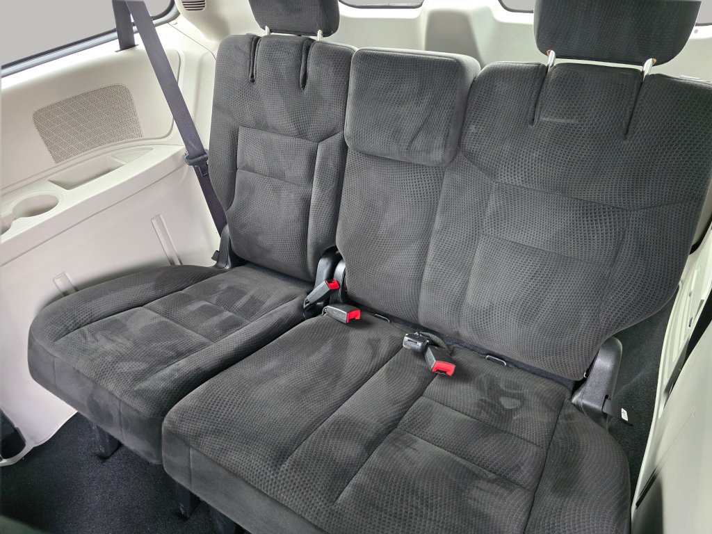 Used 2016 Dodge Grand Caravan SXT FWD image 44