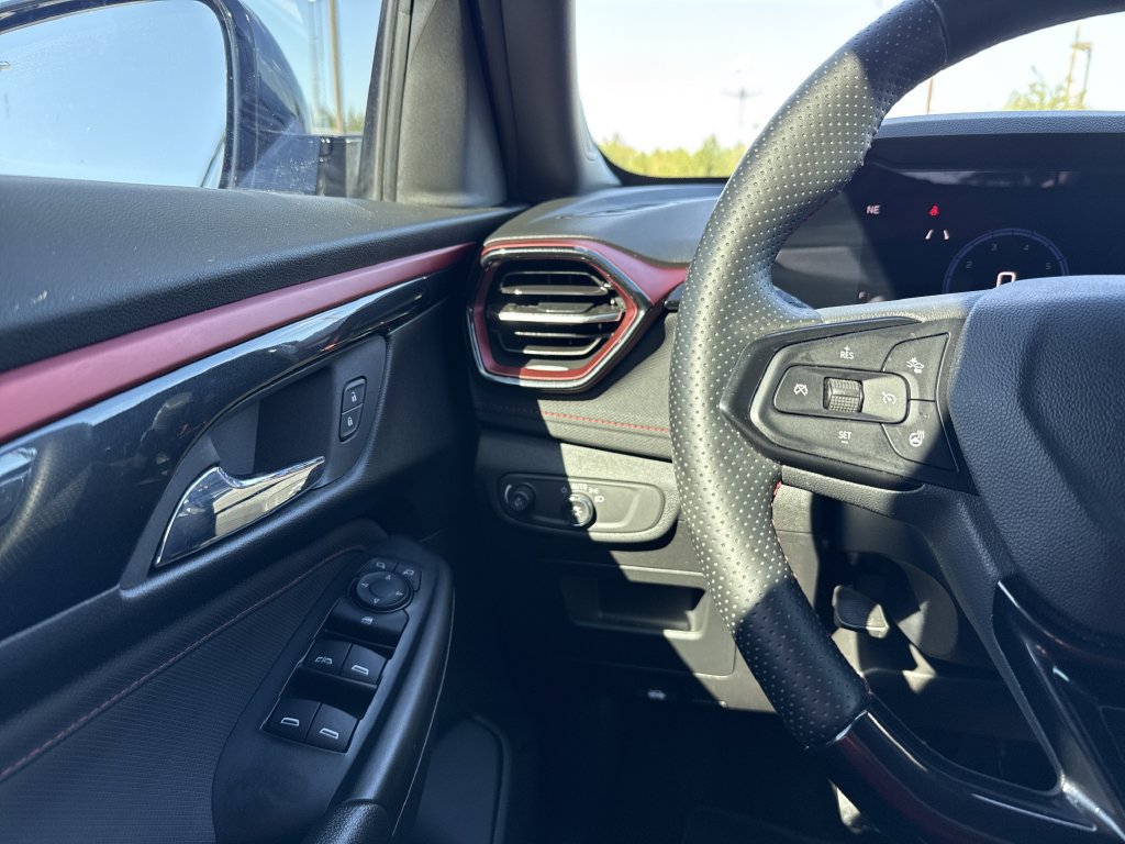 Used 2025 Chevrolet TrailBlazer RS w/ Driver Confidence Package FWD image 16