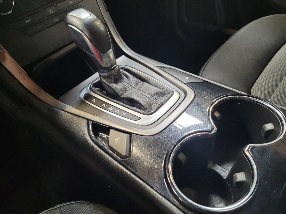 Used 2018 Ford Edge SE image 26