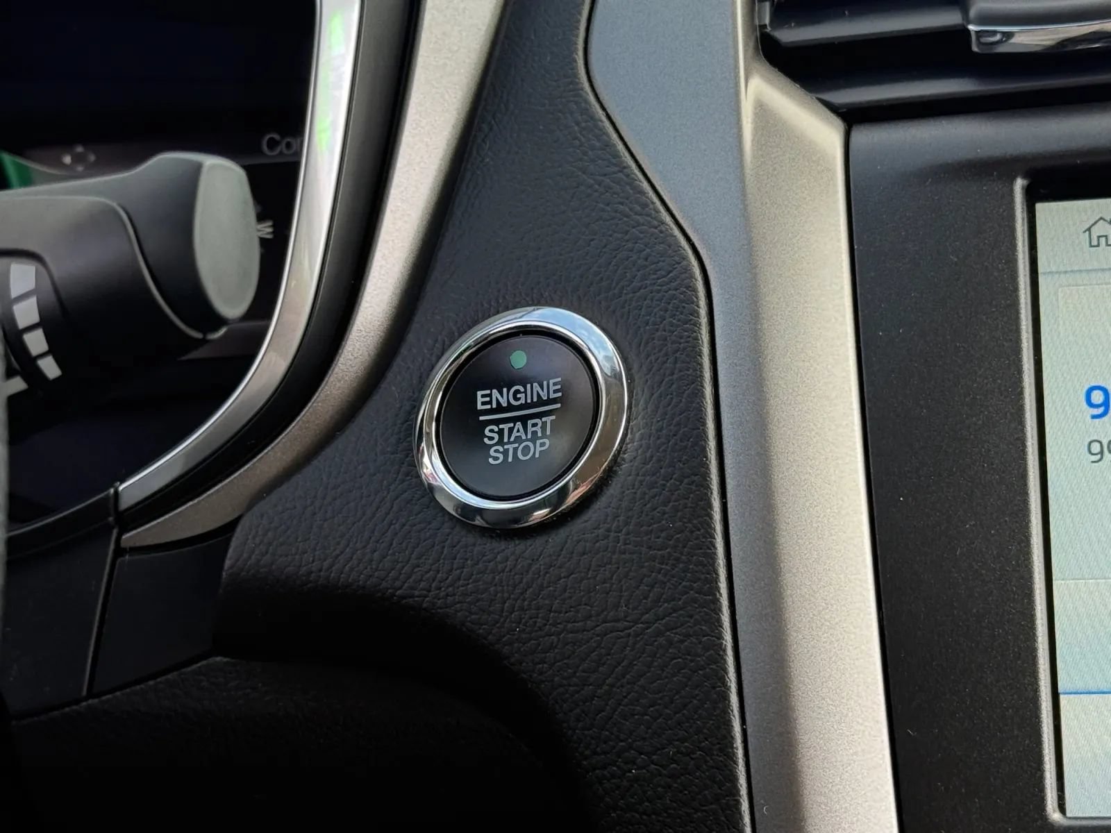 Used 2020 Ford Fusion SE FWD image 30
