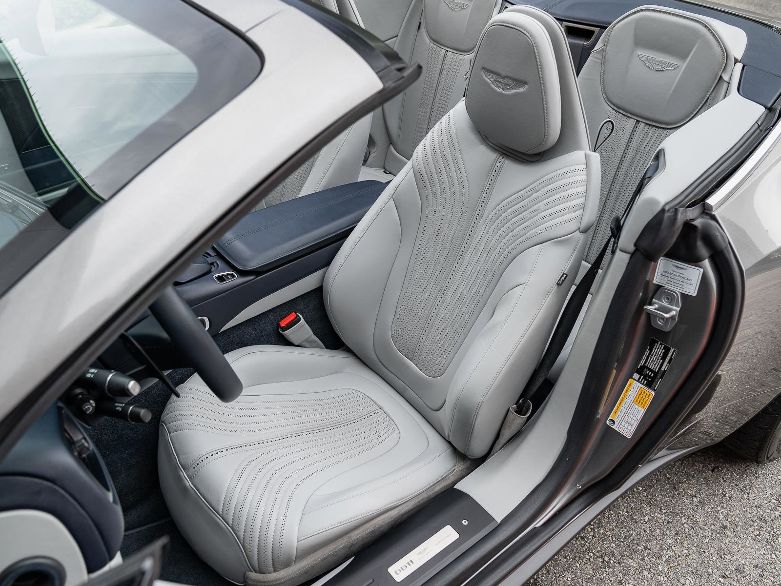 Used 2020 Aston Martin DB11 Volante image 4