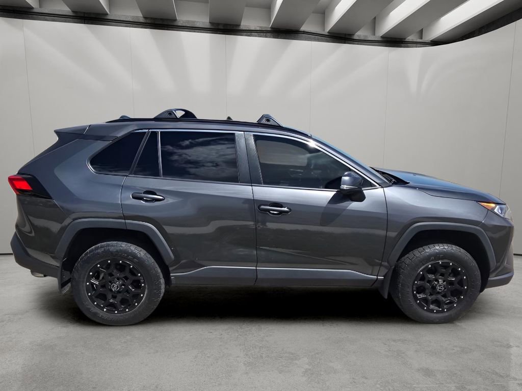 Used 2021 Toyota RAV4 XLE AWD/4WD image 6