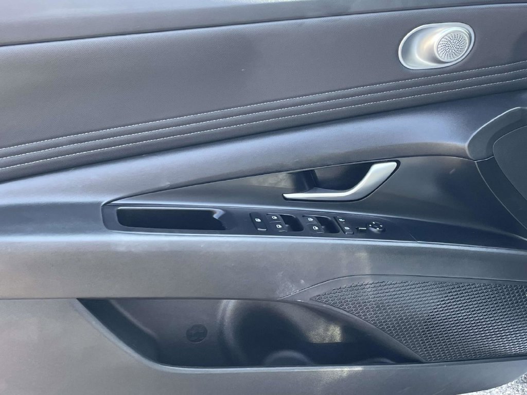Used 2025 Hyundai Elantra SEL FWD image 23