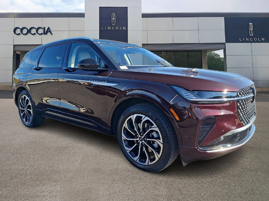 Certified 2025 Lincoln Nautilus Reserve AWD/4WD image 3