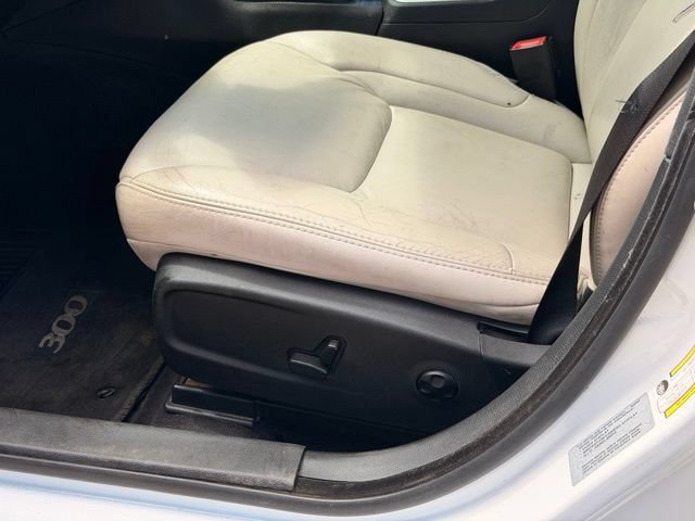 Used 2017 Chrysler 300 Limited w/ Value Package RWD image 22