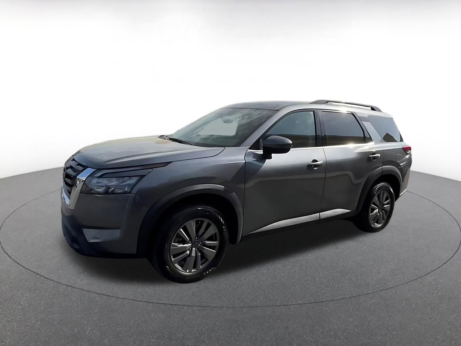 Used 2025 Nissan Pathfinder SV image 10