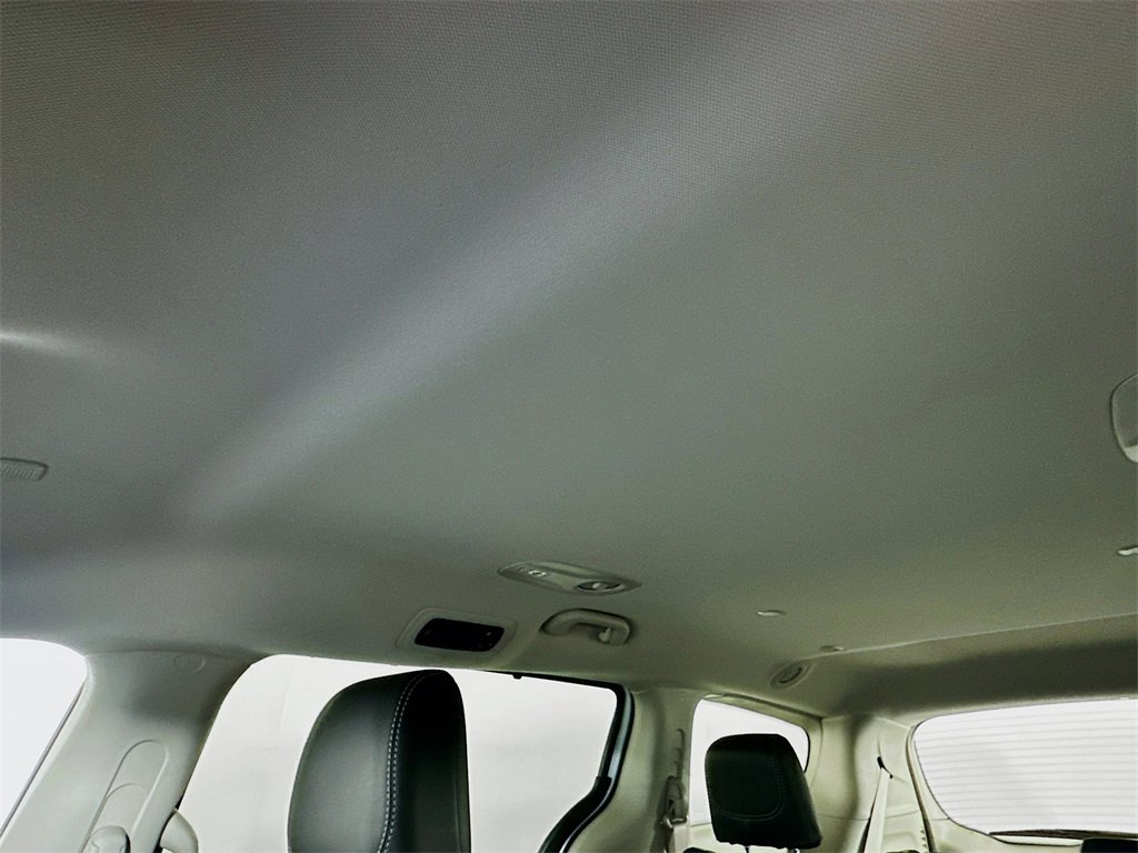 Used 2024 Chrysler Pacifica Touring-L image 20