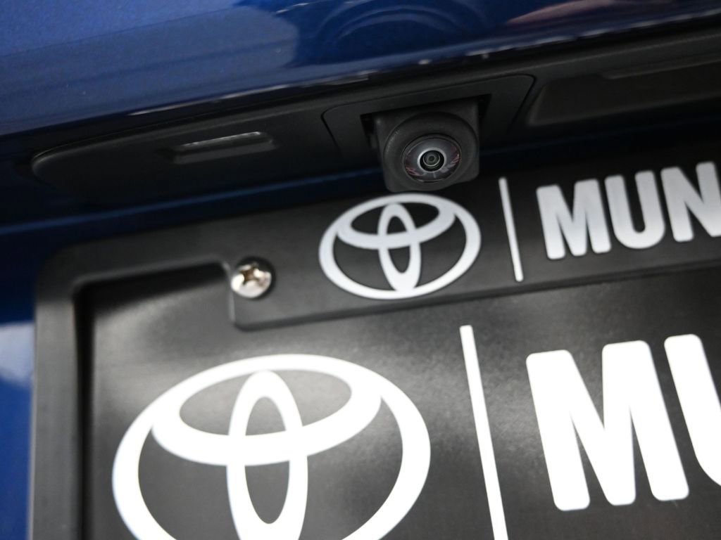 Used 2024 Chevrolet Trax LT w/ LT Convenience Package image 36