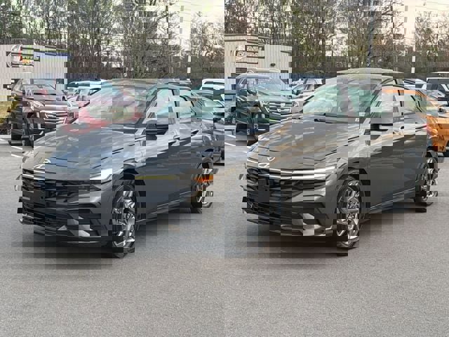 Used 2024 Hyundai Elantra SEL image 7
