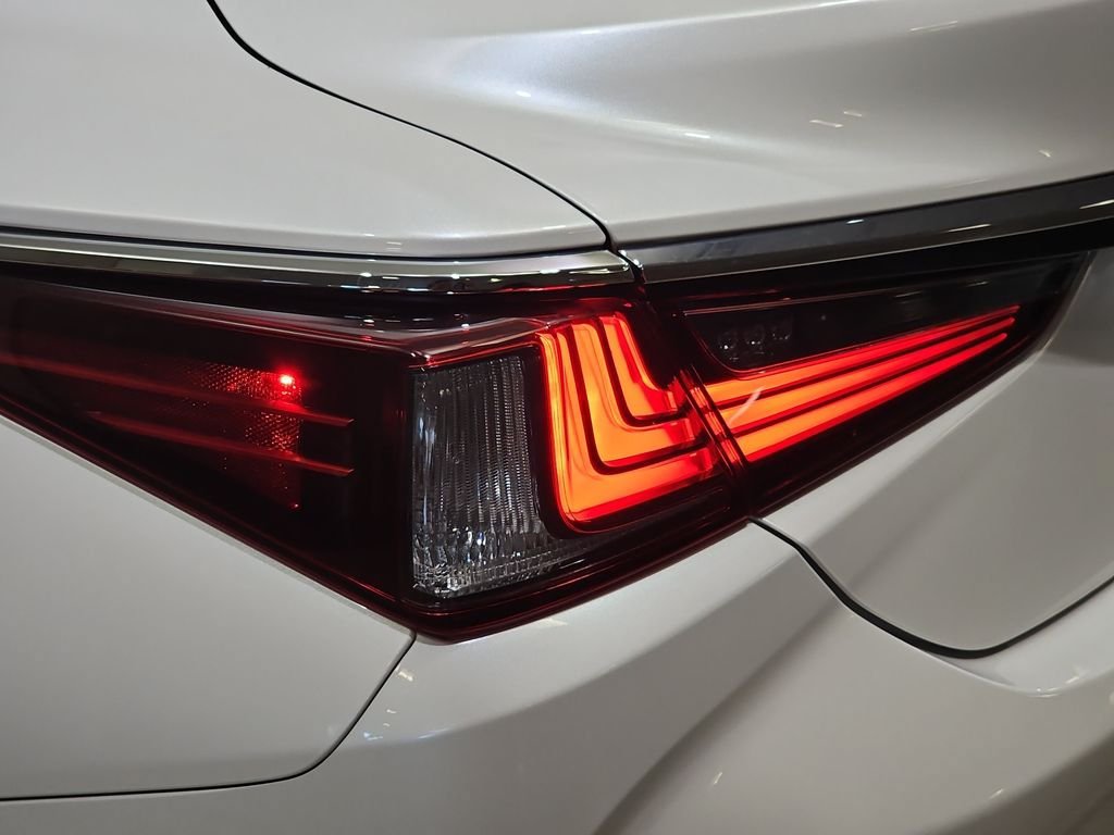 Certified 2024 Lexus ES 350 w/ Premium Package FWD image 33