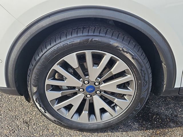 Used 2020 Ford Escape Titanium image 30