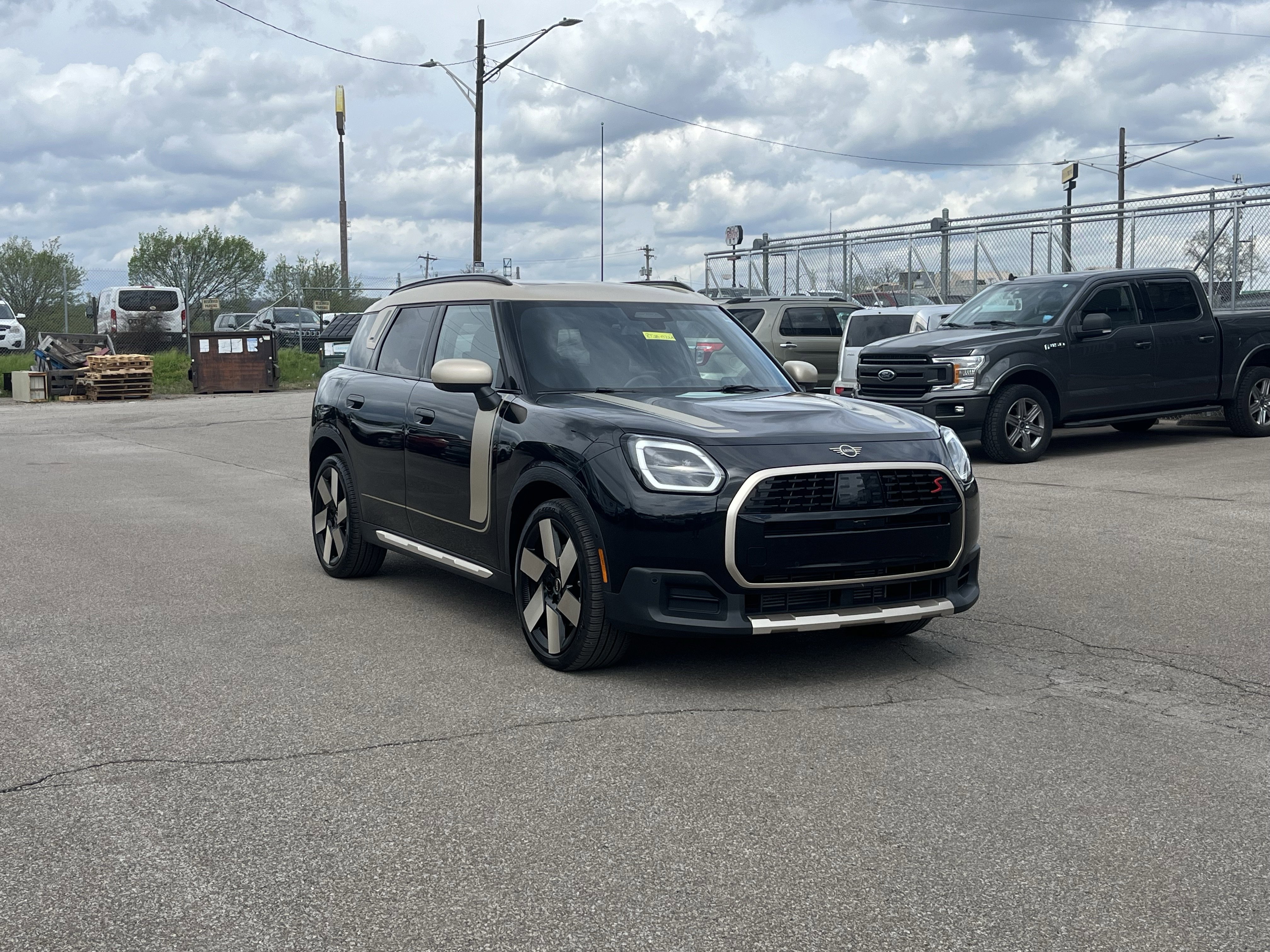 Used 2025 MINI Cooper Countryman S w/ Comfort Package Max image 1