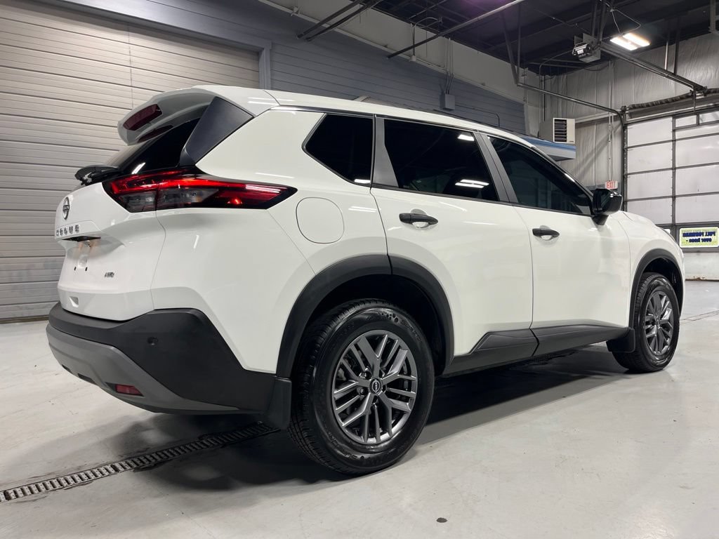 Used 2023 Nissan Rogue S AWD/4WD image 7