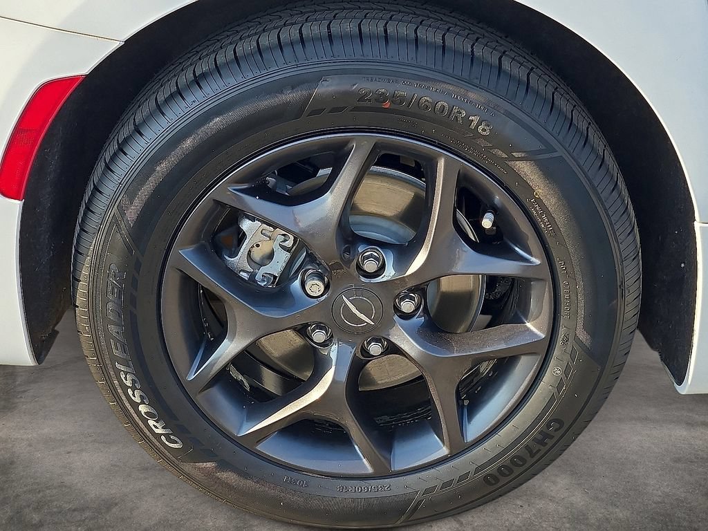 Used 2019 Chrysler Pacifica Touring-L Plus w/ Advanced Safetytec Group FWD image 7