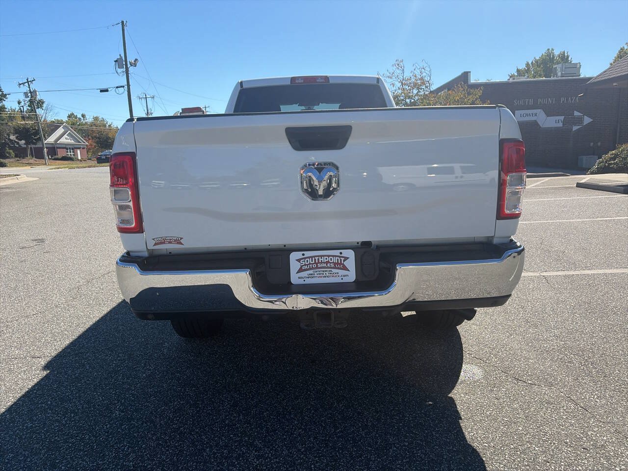 Used 2022 RAM 2500 Tradesman w/ Chrome Appearance Group RWD image 8